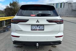 2025 Mitsubishi Outlander ES