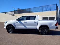 2023 Toyota Hilux SR