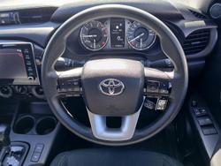 2023 Toyota Hilux SR