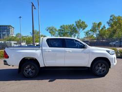 2023 Toyota Hilux SR
