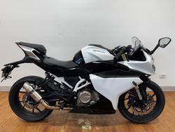 CFMOTO 300 SR ABS