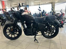 2025 Royal Enfield Classic 350 Dark