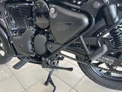2025 Royal Enfield Classic 350 Dark