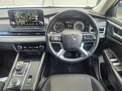2022 Mitsubishi Outlander LS