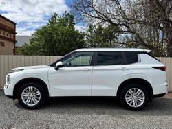 2022 Mitsubishi Outlander LS