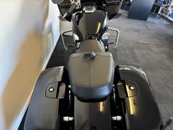 2025 Indian CHALLENGER LIMITED BLACK METALLIC