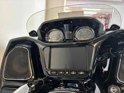 2025 Indian CHALLENGER LIMITED BLACK METALLIC