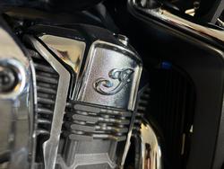 2025 Indian CHALLENGER LIMITED BLACK METALLIC
