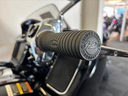 2025 Indian CHALLENGER LIMITED BLACK METALLIC
