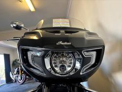 2025 Indian CHALLENGER LIMITED BLACK METALLIC