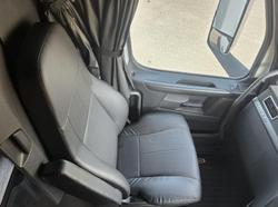 2021 Freightliner Cascadia 126 WHITE