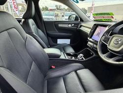 2023 Volvo XC40 Ultimate B5 Dark