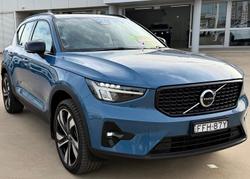2023 Volvo XC40 Ultimate B5 Dark
