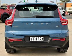 2023 Volvo XC40 Ultimate B5 Dark