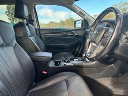 2023 Isuzu MU-X LS-T