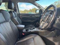 2023 Isuzu MU-X LS-T