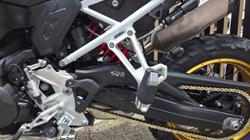 2026 BMW Motorrad F 900 GS LIGHT WHITE UNI/RACINGBLUE MET