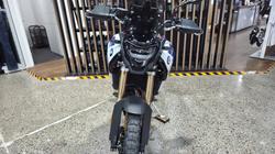 2026 BMW Motorrad F 900 GS LIGHT WHITE UNI/RACINGBLUE MET