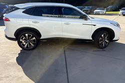 2024 MG HS Essence