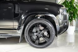 2025 Land Rover Defender 90 P425 X-Dynamic SE