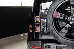 2025 Land Rover Defender 90 P425 X-Dynamic SE