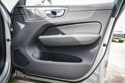 2022 Volvo XC60 Plus B5