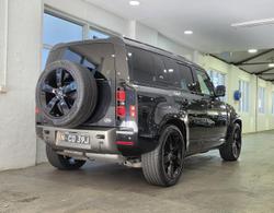 2021 Land Rover Defender 110 D300 X-Dynamic HSE
