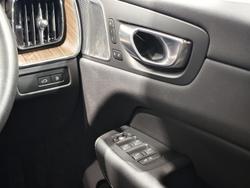 2023 Volvo XC60 Recharge Ultimate T8 Plug-In Hybrid