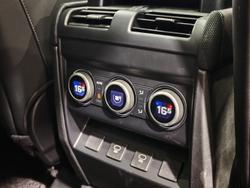 2025 Land Rover Defender 130 P400 X-Dynamic SE