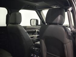 2025 Land Rover Defender 130 P400 X-Dynamic SE