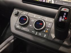 2025 Land Rover Defender 130 P400 X-Dynamic SE