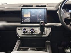 2025 Land Rover Defender 130 P400 X-Dynamic SE