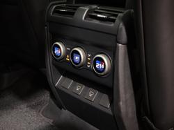 2025 Land Rover Defender 130 P400 X-Dynamic SE