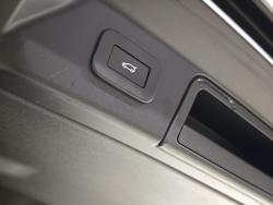 2024 Land Rover Range Rover Velar P250 Dynamic SE