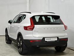 2025 Volvo XC40 Ultra B4 Dark