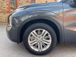 2024 Mitsubishi Outlander ES