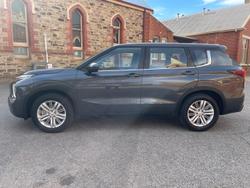 2024 Mitsubishi Outlander ES