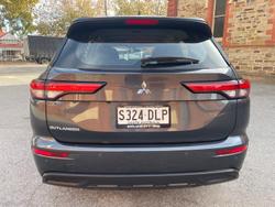 2024 Mitsubishi Outlander ES