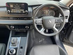 2024 Mitsubishi Outlander ES