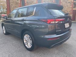 2024 Mitsubishi Outlander ES