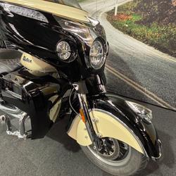 2017 Indian ROADMASTER THUNDER BLACK Thunder Black/Ivory Cream2Tone