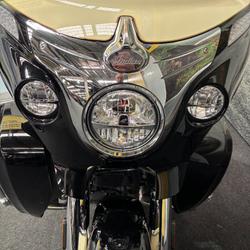 2017 Indian ROADMASTER THUNDER BLACK Thunder Black/Ivory Cream2Tone
