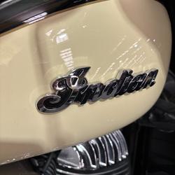 2017 Indian ROADMASTER THUNDER BLACK Thunder Black/Ivory Cream2Tone