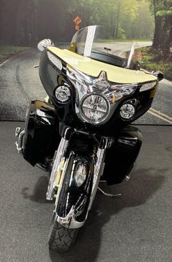 2017 Indian ROADMASTER THUNDER BLACK Thunder Black/Ivory Cream2Tone