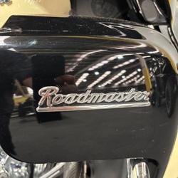 2017 Indian ROADMASTER THUNDER BLACK Thunder Black/Ivory Cream2Tone