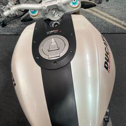 2009 DUCATI MONSTER 1100 S White
