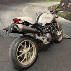 2009 DUCATI MONSTER 1100 S White