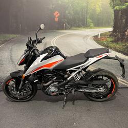 2022 Ktm 390 DUKE White