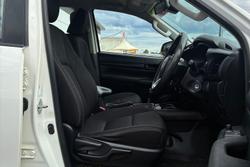 2023 Toyota Hilux SR