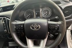 2023 Toyota Hilux SR